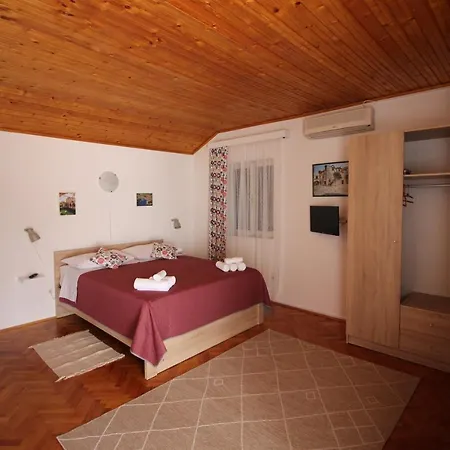 Pavicic-ivelja Stari Grad (Hvar)